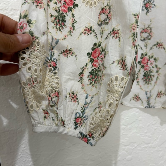 😊PRICE ⬇️
 LOVESHACK FANCY • White Long Sleeve Floral Blouse •size S • - Picture 5 of 9